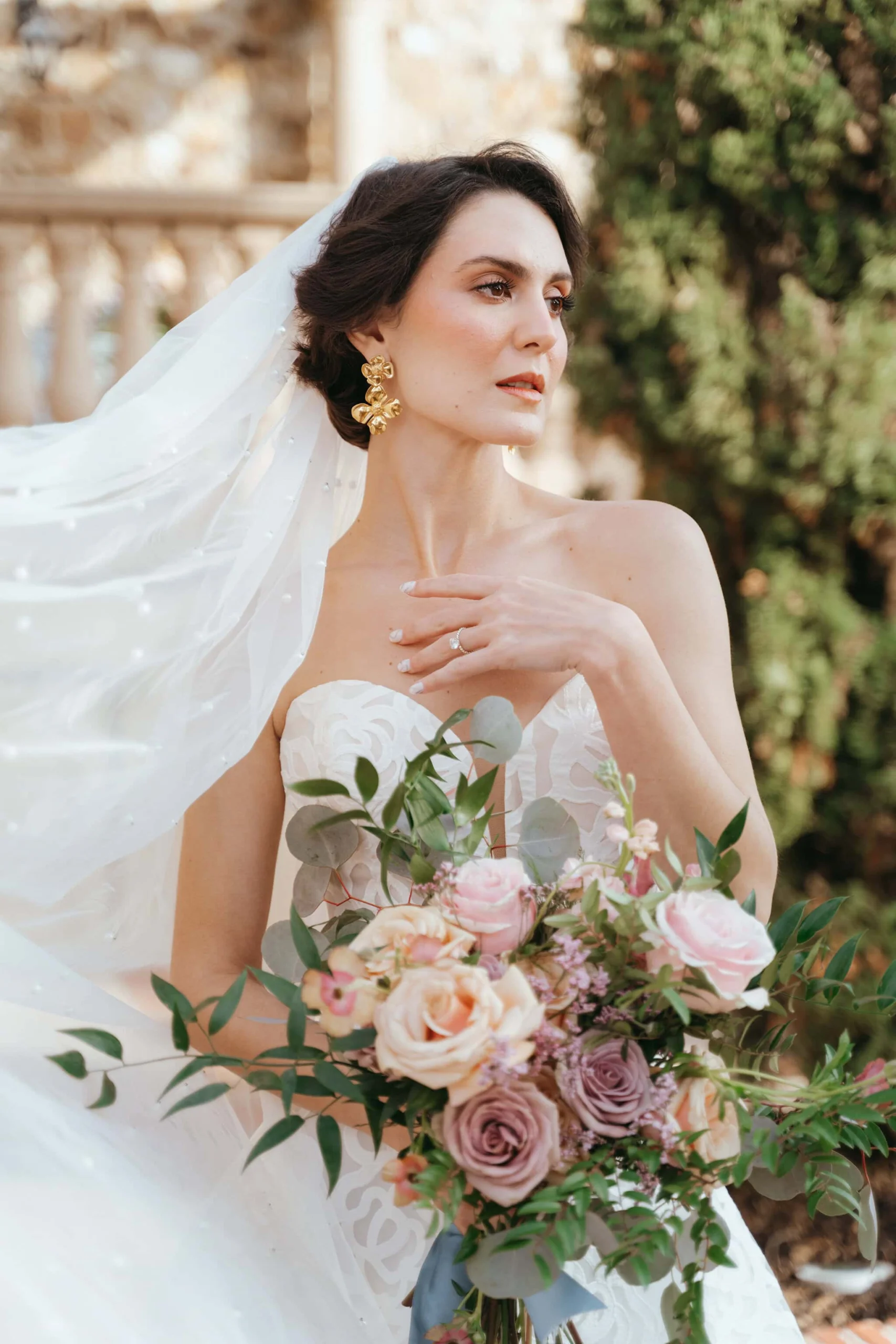 Bridal portrait at Bella Colina weeding venue on her wedding day captured by Knoxville wedding photographer Gulnaz Graves